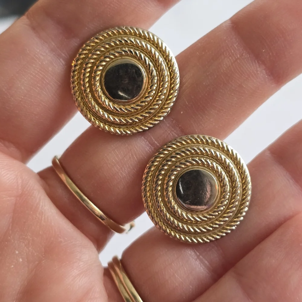Vintage round cuff links faded gold tone metal circle cufflinks mens jewelry